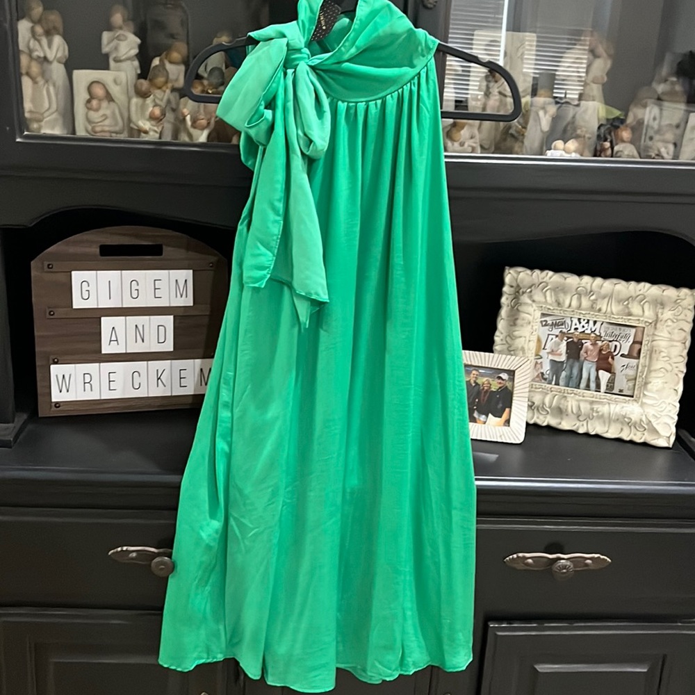 Green Merritt tie neck flowy dress